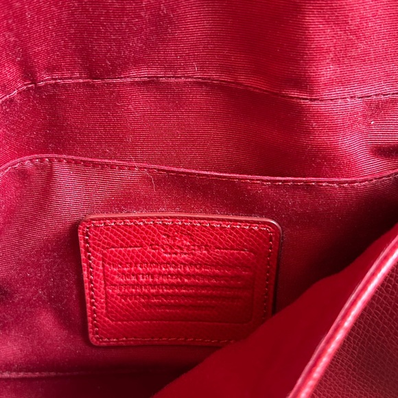 Coach crossbody with gold chain and hardware 👀❤️ - Picture 7 of 16